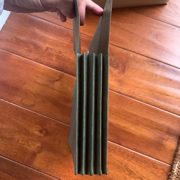 Smead Hanging Pockets w Gusset 1 Section 3.5" Capacity Letter size Box of 10 - Picture 4 of 5